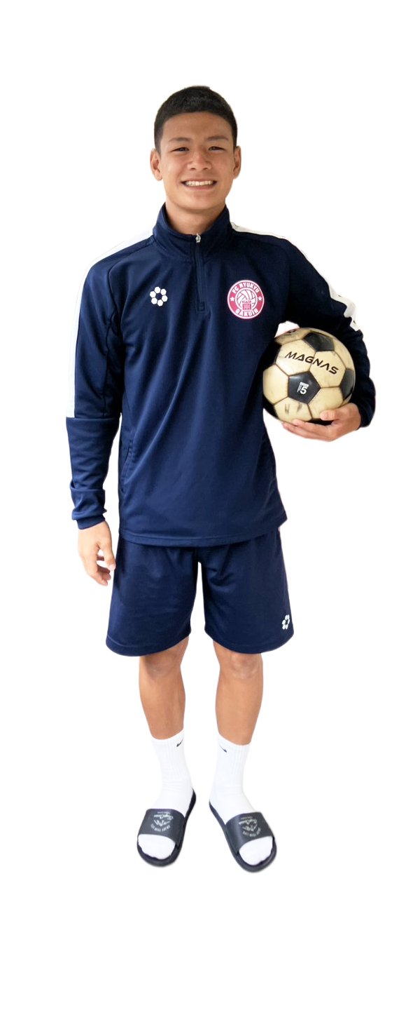 高校から始めたサッカー。元プロの指導と手厚い学習サポートで、スポーツも勉強も「本気」になれる場所。