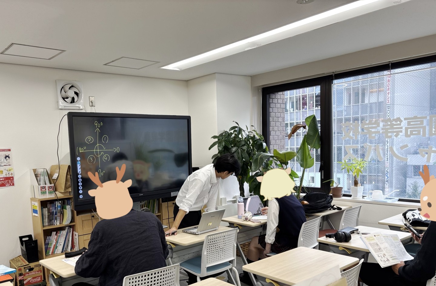 勉強の秋！新宿キャンパスで課題に取り組んでいます🍁