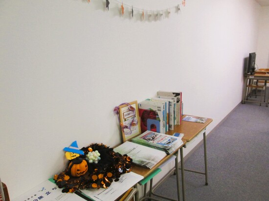 ハロウィンの飾りつけを行いました