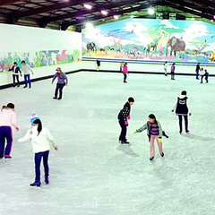 ☆特別活動『アイススケート体験』について　 参加希望生徒は西日暮里駅前キャンパスまでお問い合わせください。