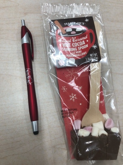 NASAのペンとアメリカのチョコ