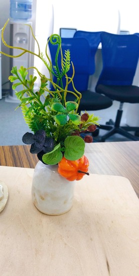 陶芸で一輪挿しを作りました。