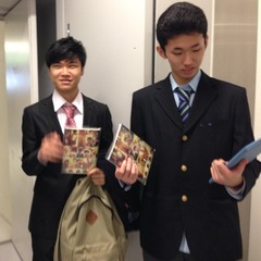 卒業式の服装はスーツ指定です