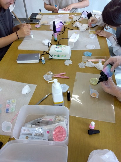 人気のレジンキーホルダー作りをしました♪