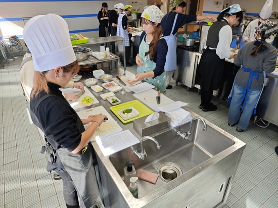 クリスマスディナー実習：本格フランベ体験！