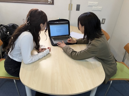 校内キャリアサロン開催中