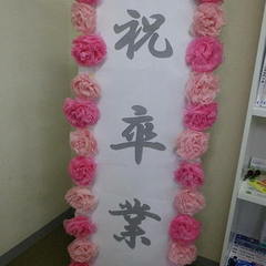 キャンパスにて卒業を祝いました☆