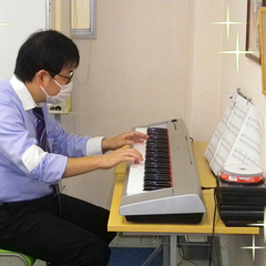 キャンパスにて卒業を祝いました☆