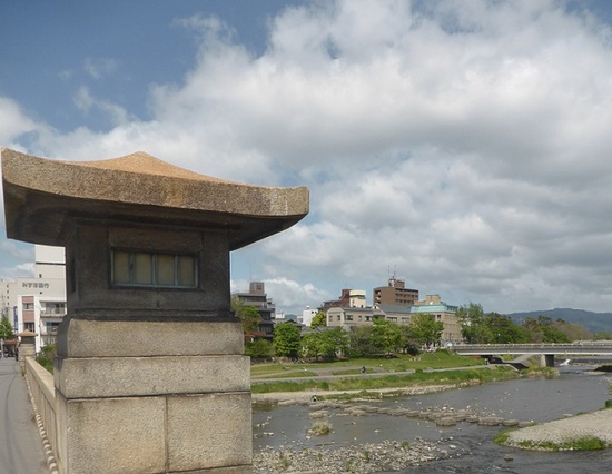 街の美化活動を行いました