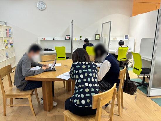 レポート頑張っています！