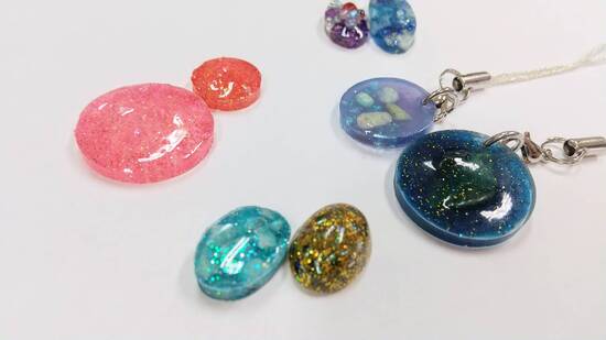 レジンでアクセサリー作りをしました！