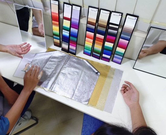 色彩心理に関する特別授業をおこないました!