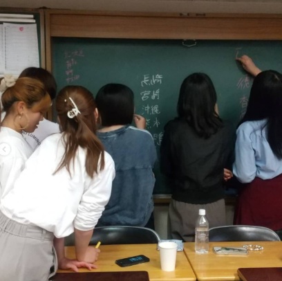 ランチ会の後は、レジン作りやクイズ、カードゲームをしました♪