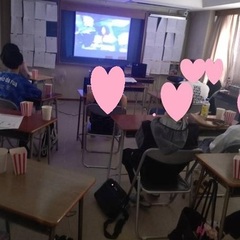 キャンパス内で、映画鑑賞会を開催しました！