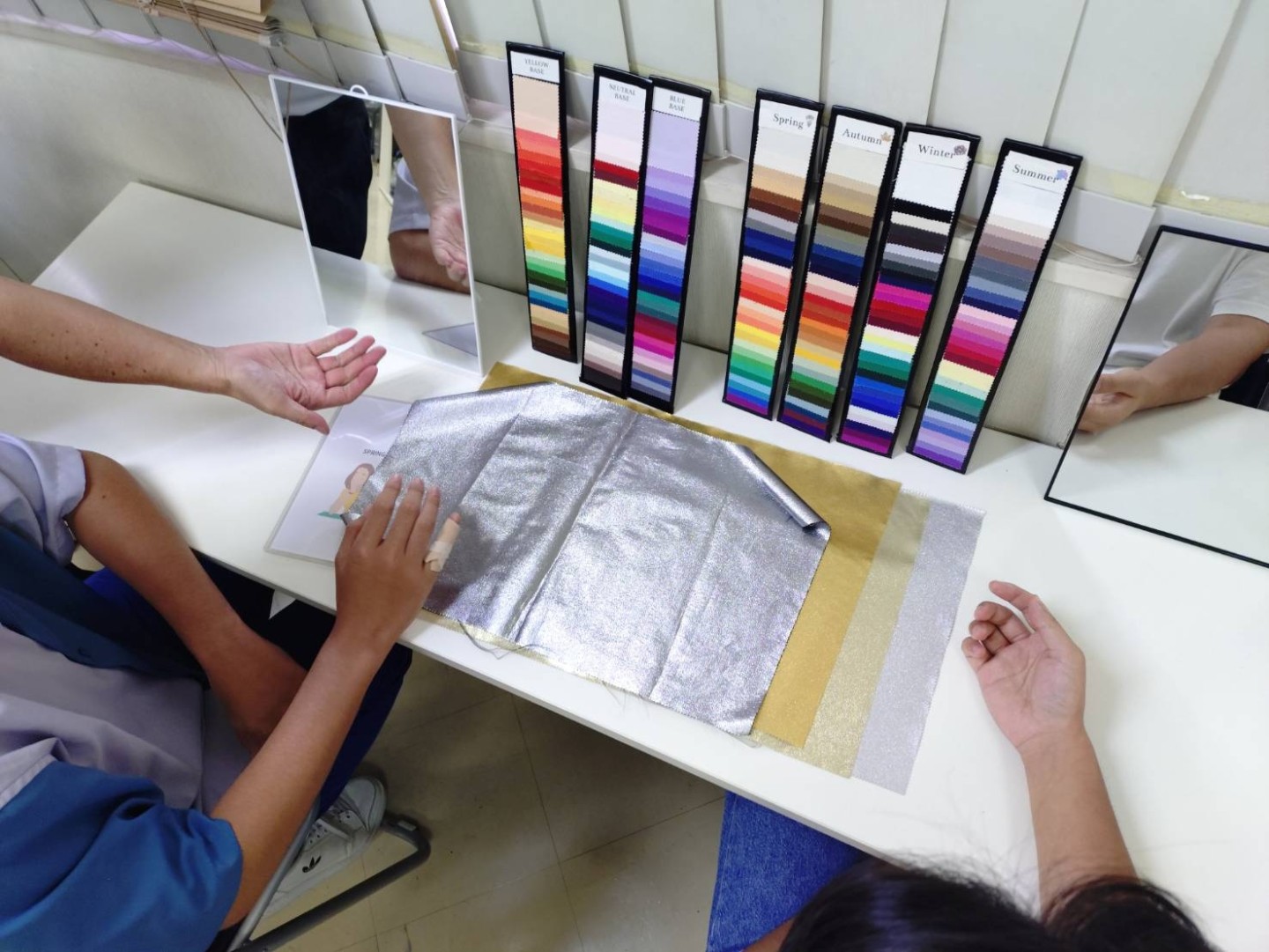 色彩心理・カラー診断の特別授業をおこないました