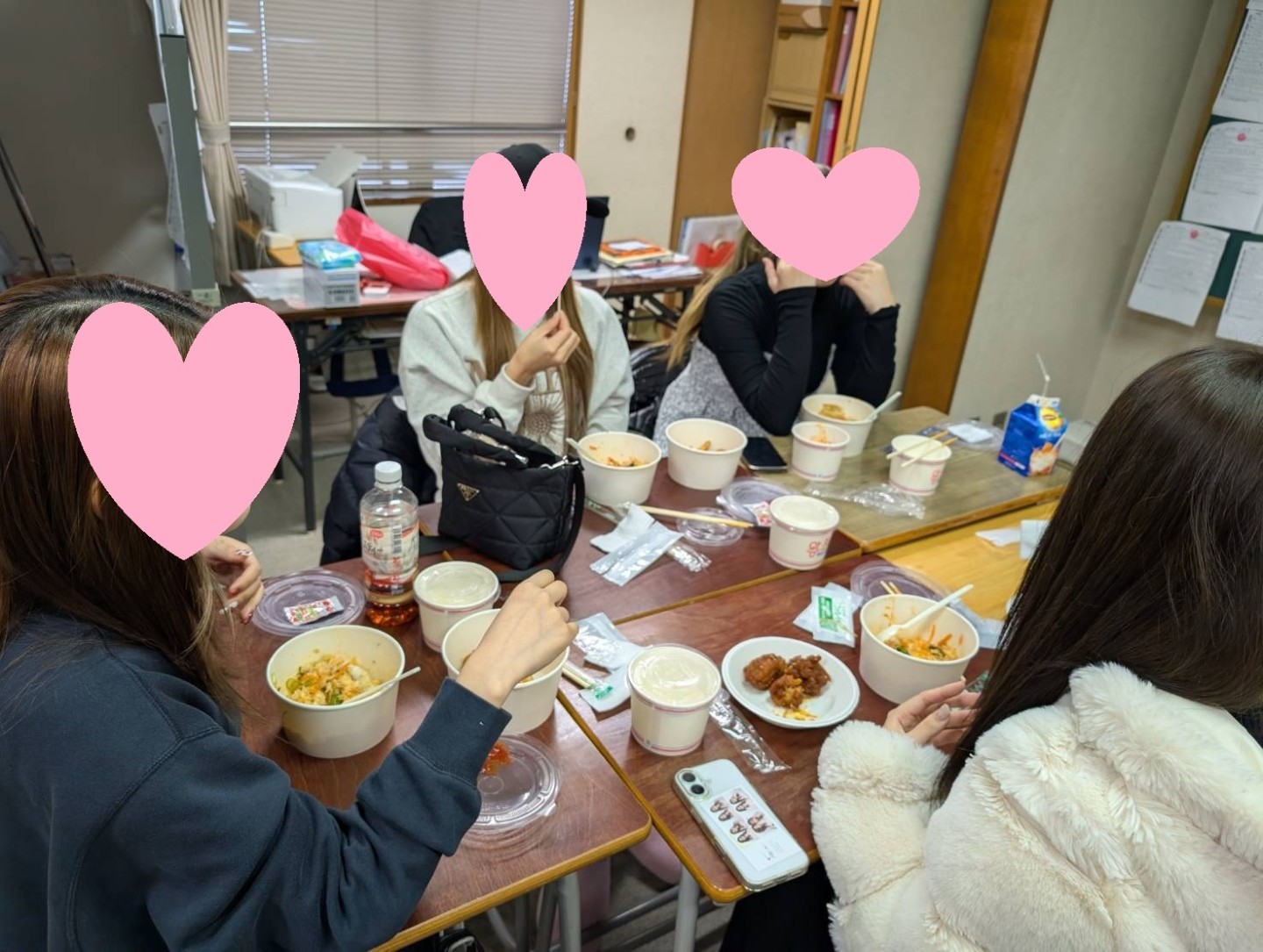 定例のランチ会を開催し、韓国料理を食べました。