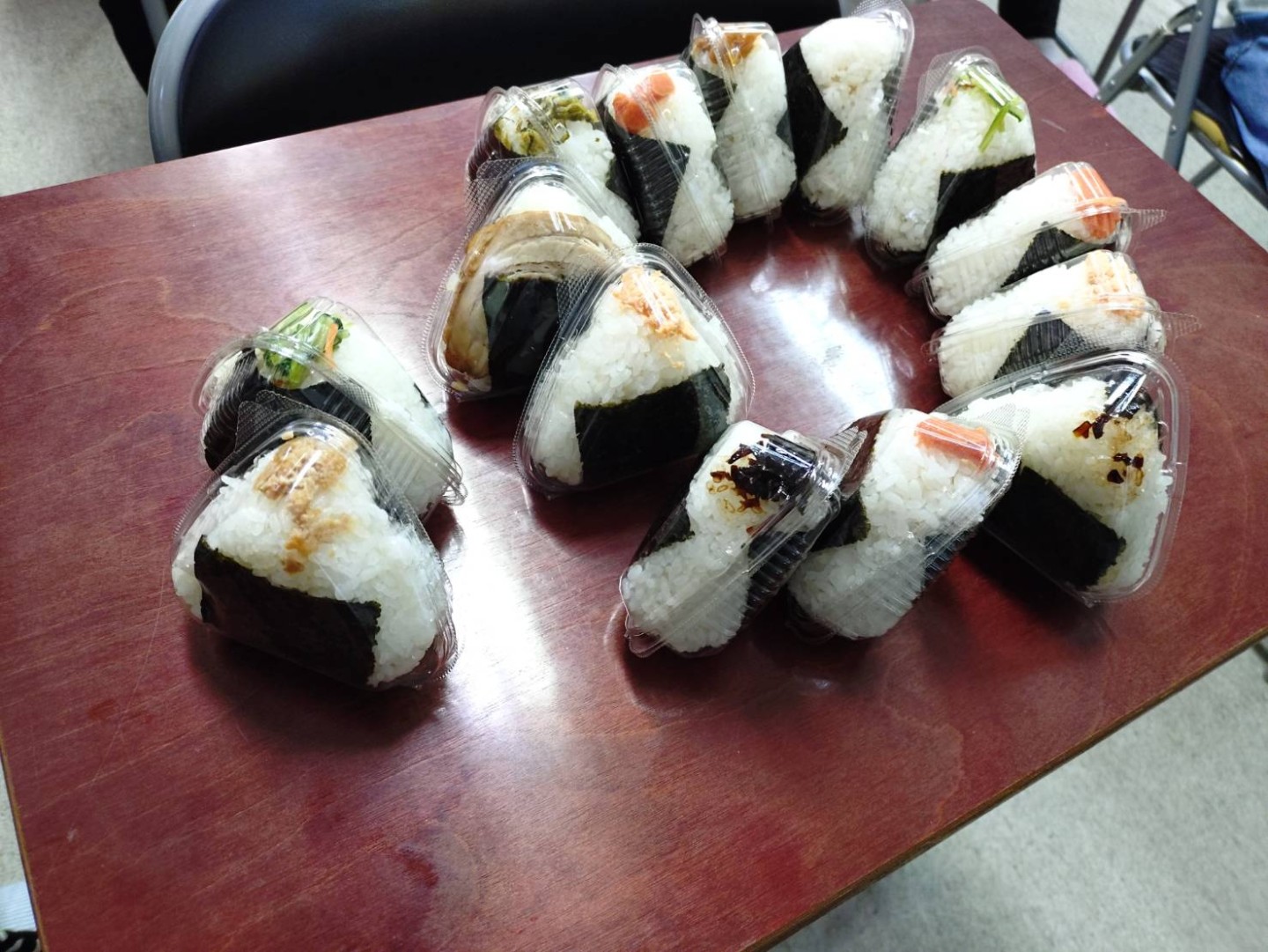 【岡山駅前キャンパス】みんなでおにぎり＆スイーツを食べました