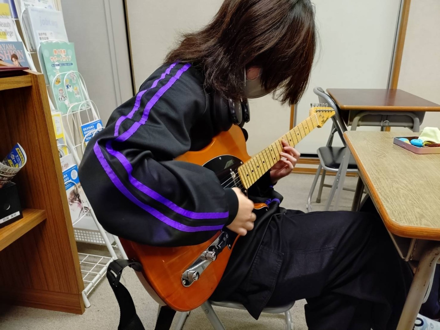 【岡山駅前キャンパス】ギターが得意な1年生です♪
