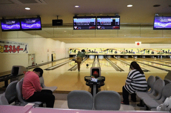 久しぶりの校外学習 ～ボウリング～
