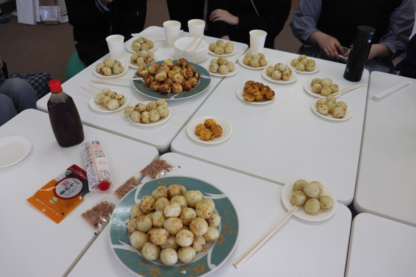 卒業を祝う会を行いました