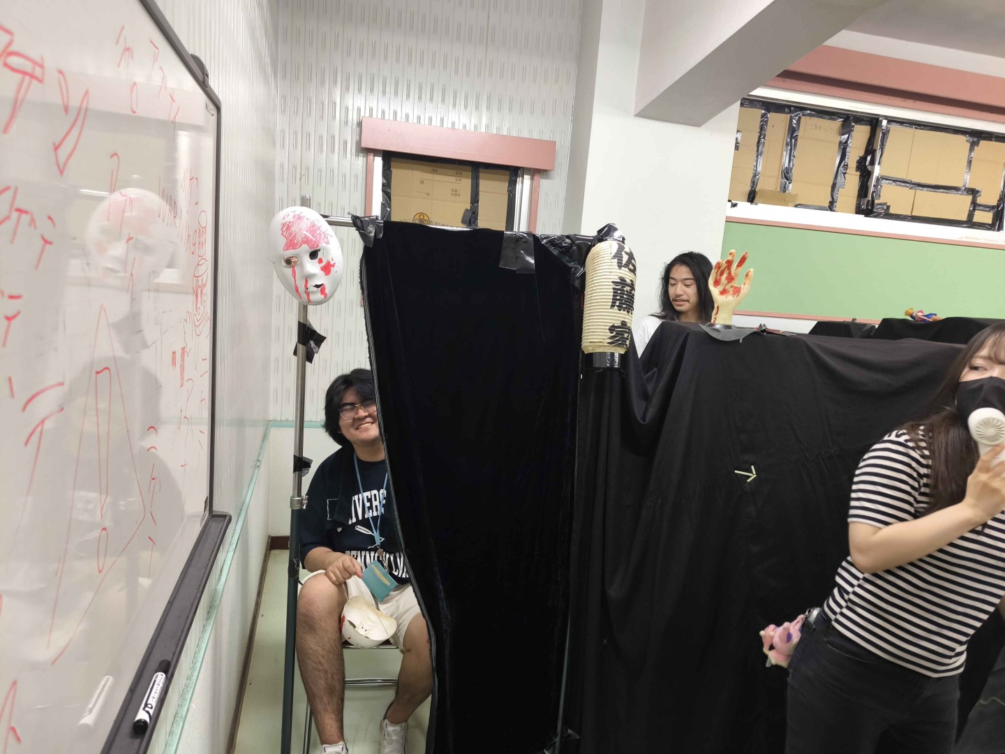 フリースクール、通信制高校サポート校の文化祭に密着!不登校の生徒20名がお化け屋敷・かき氷・野菜販売に挑戦!