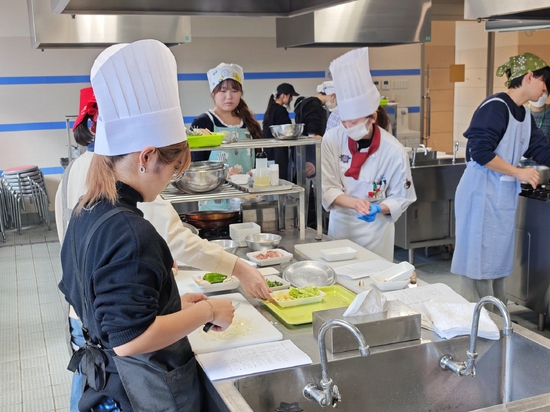 クリスマスディナー実習：本格フランベ体験！