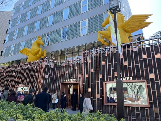 エルメスが緊急事態宣言も明けない2月28日に表参道を開店した理由
