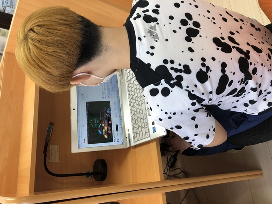 スマブラ大会見学中