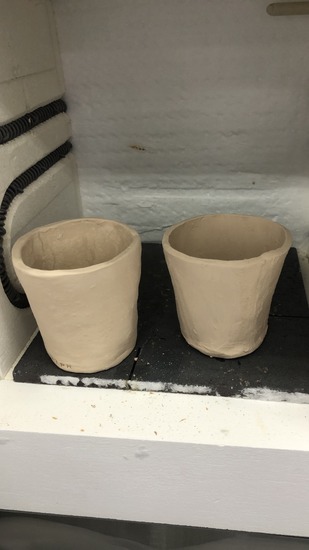 植木鉢を焼きます。