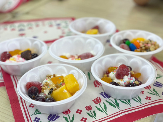 授業の後に、韓国スイーツ『グリークヨーグルト』作り☆