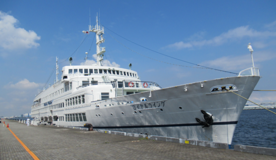 「遠足：横浜散策とランチ・クルージング」