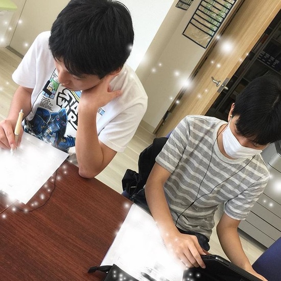 東京都の待機児童、３千人減の５千人台に