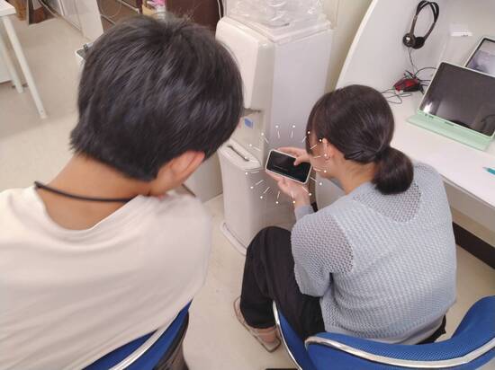 生徒同士でホラー体験中...