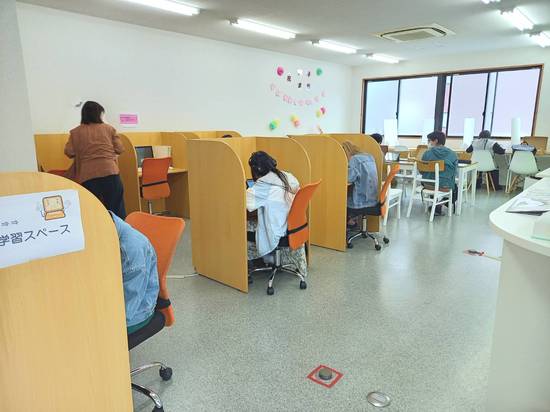 賑やかなキャンパスです