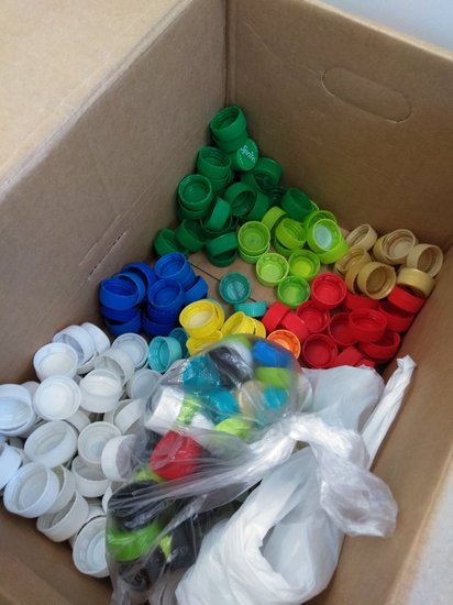 ペットボトルのキャップを集めています