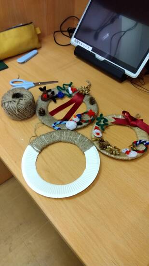 特別活動　リース作り