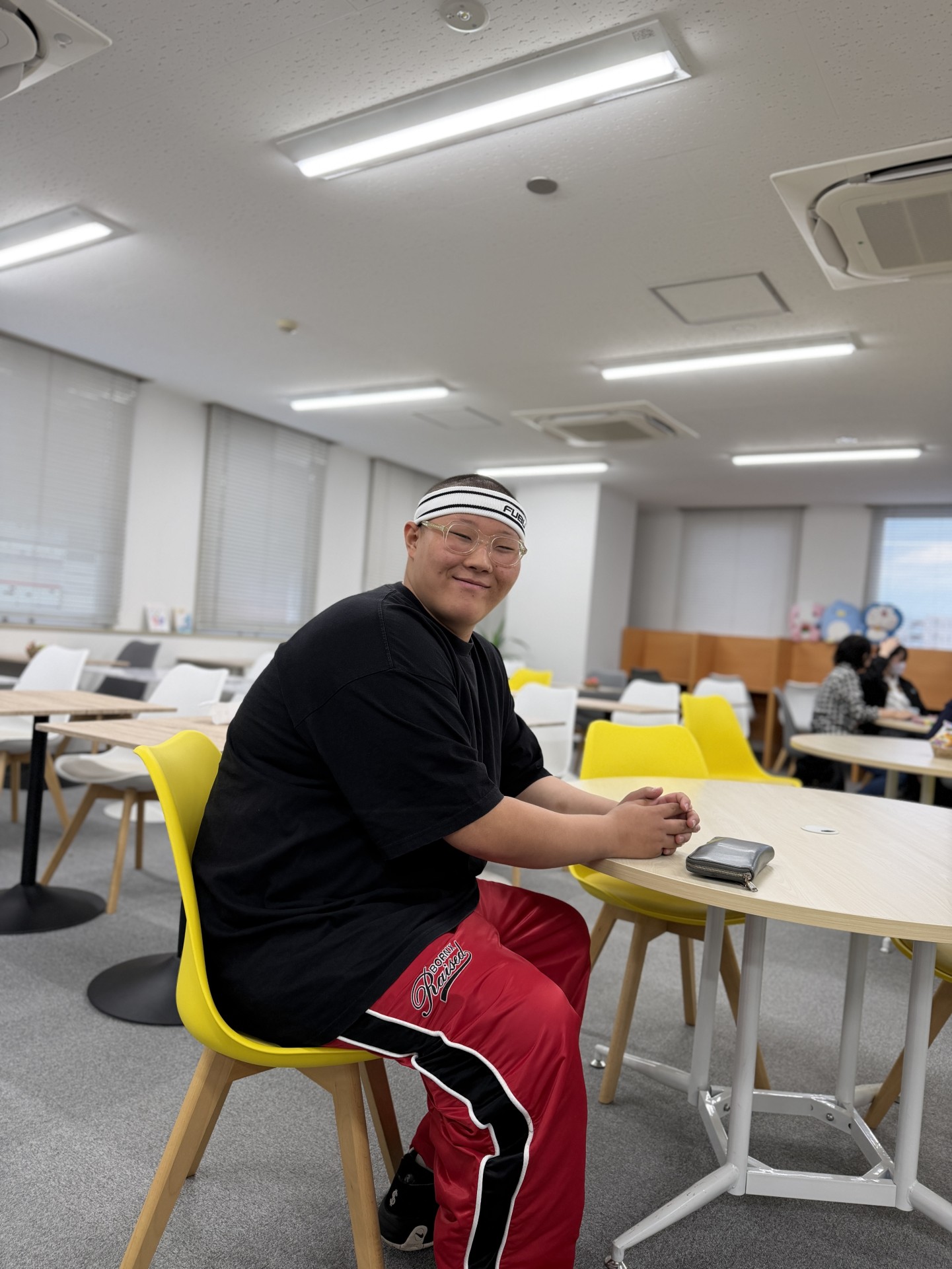 卒業生たちが近況報告に来てくれています!