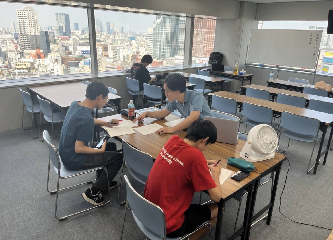 不登校や引きこもりからのリスタートを応援します。