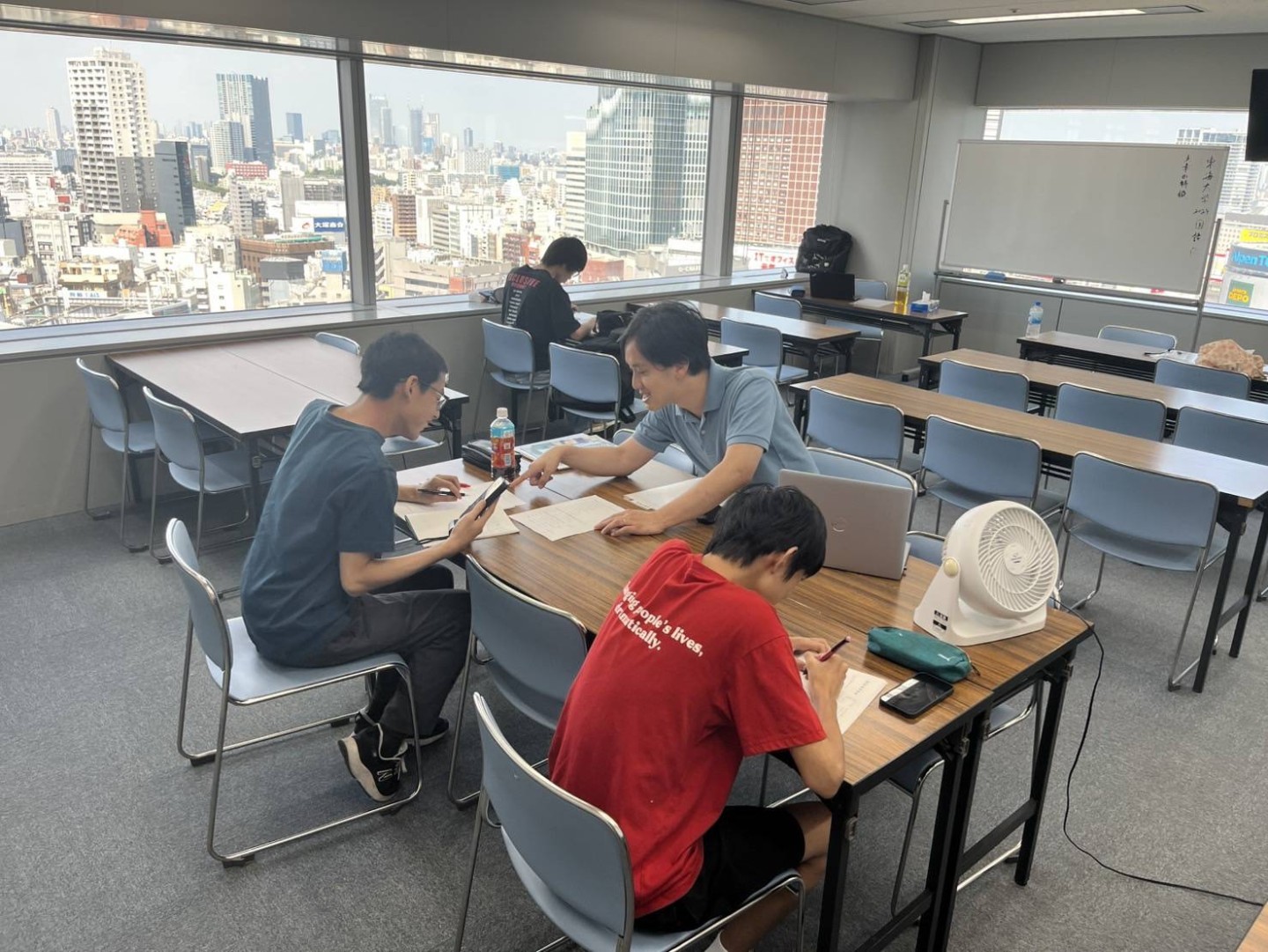 大人数が苦手でも大丈夫。あなた専任のサポーターが、卒業まで伴走します。