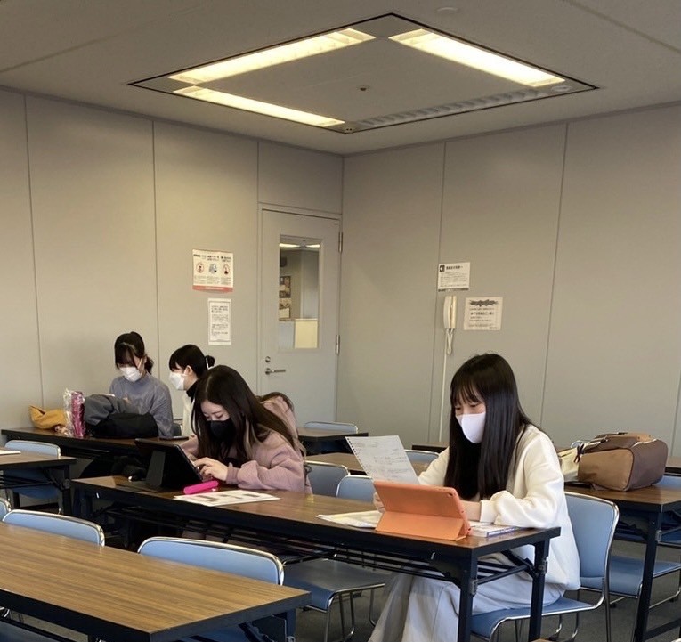 不登校や引きこもりからのリスタートを応援します。