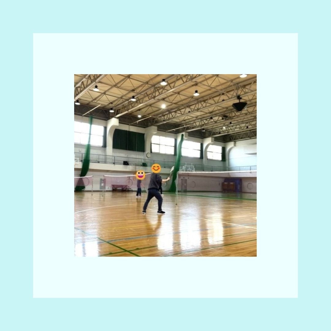 体育館でバドミントン♪