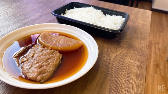 オフィスでごはん♩