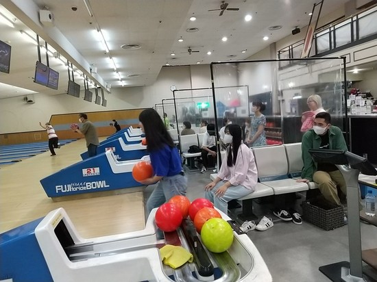 懇親会　ボウリング大会　盛り上がっていました！